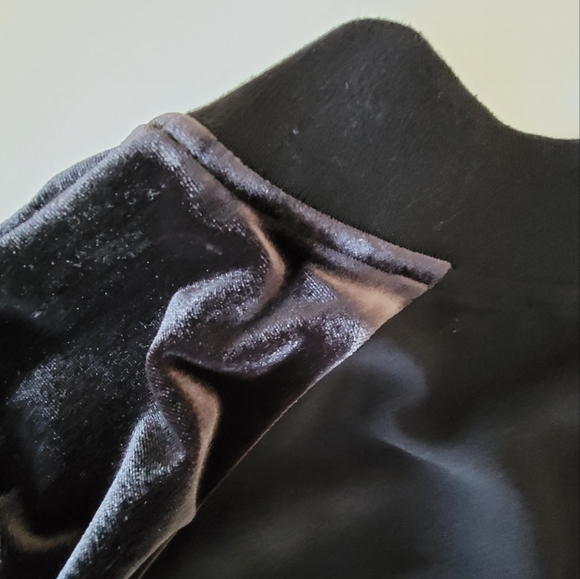 XL Velvet Black & Floral Jacket EUC So comfy! - Picture 6 of 14